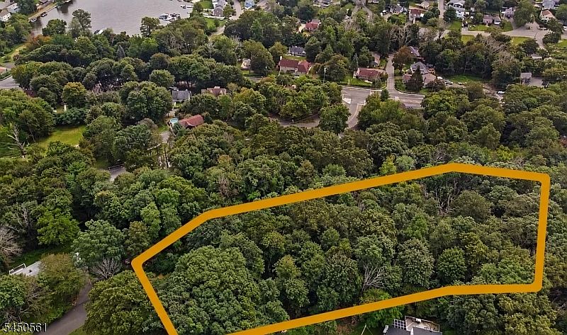 1st image of 4 Winding Hill Rd
