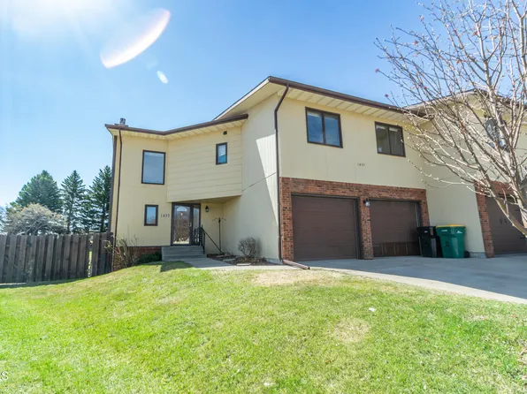 1837 S Grandview Ln, Bismarck, ND 58503