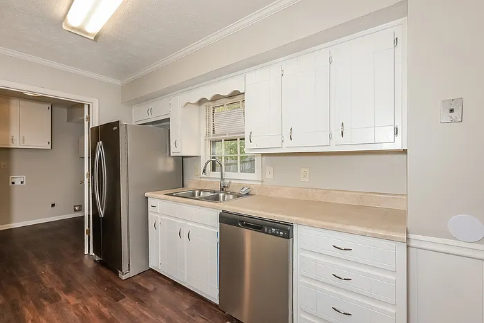 2137 Hartridge Dr — Photo 8