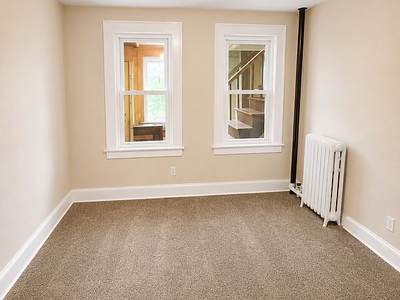 2nd image of 15 Nursery St #2