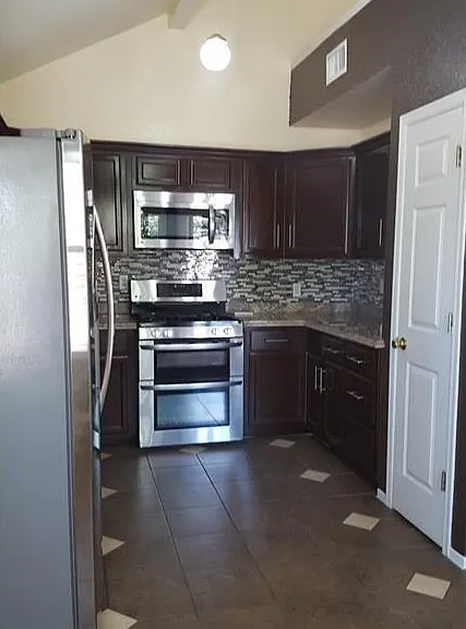 1884 Lyman Dutton Cir — Photo 6
