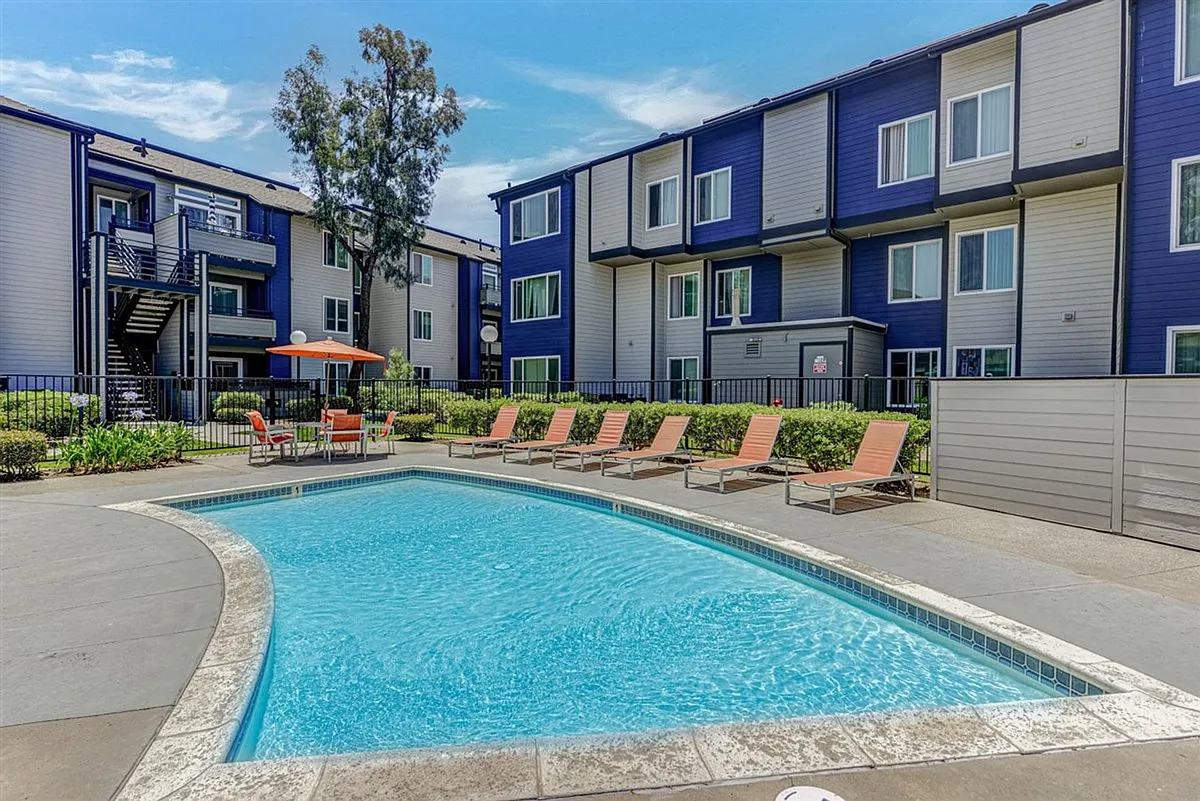 Building Photo - River House Apartments