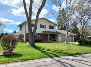 15415 W Fenway Dr, New Berlin, WI 53151