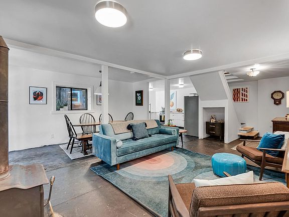 3rd image of 146 Redwood Avenue