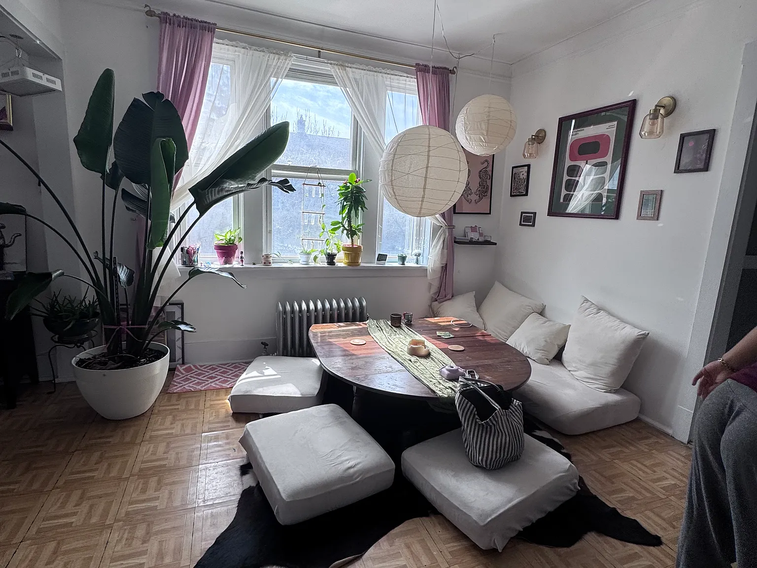 3 bed, 1000 sqft, $1,949 — Photo 3