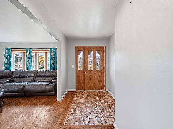 4th image of 1190 Ferndale Rd
