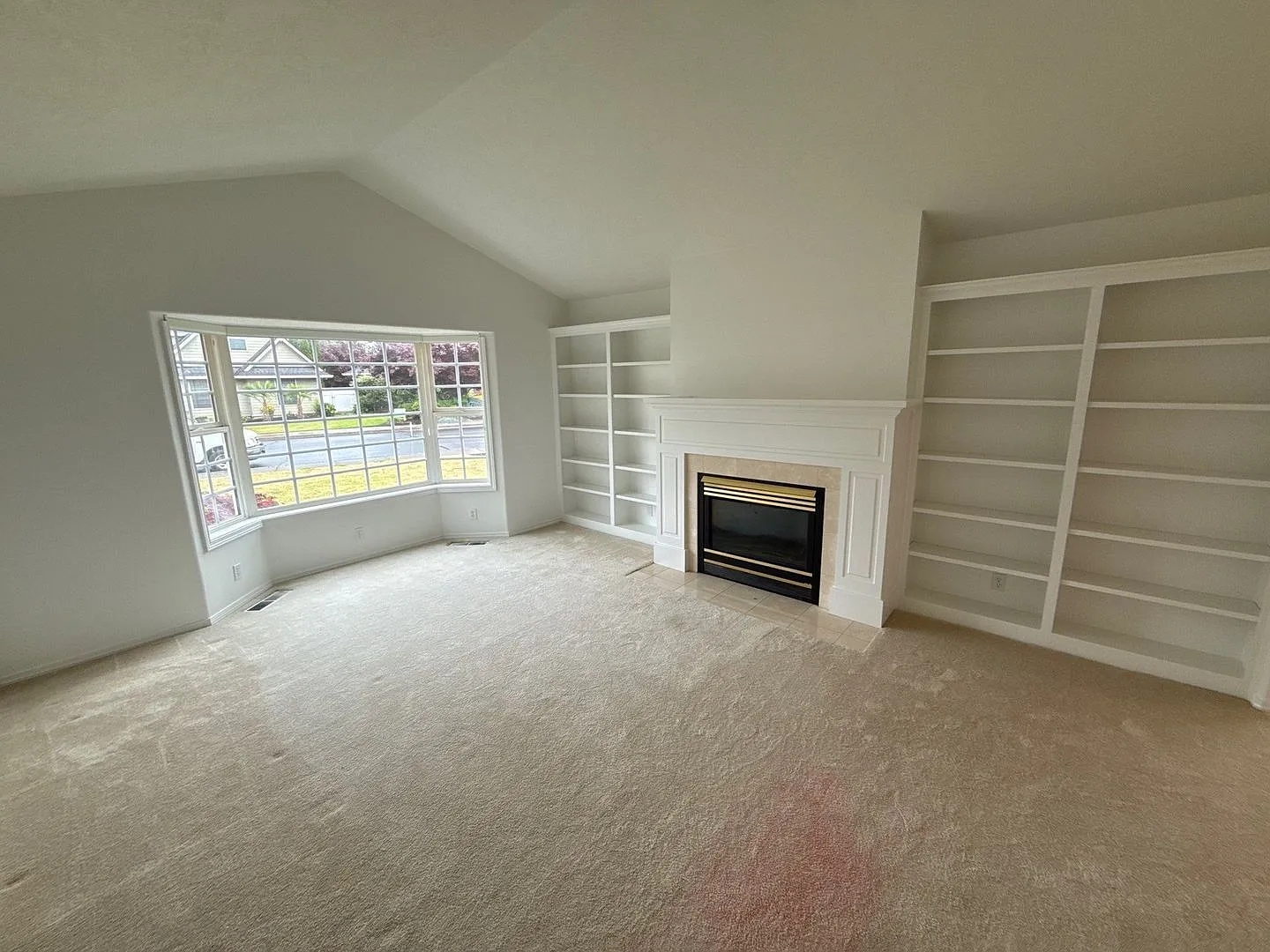 3 bed, 2.0 bath, 2275 sqft, $3,050 — Photo 3