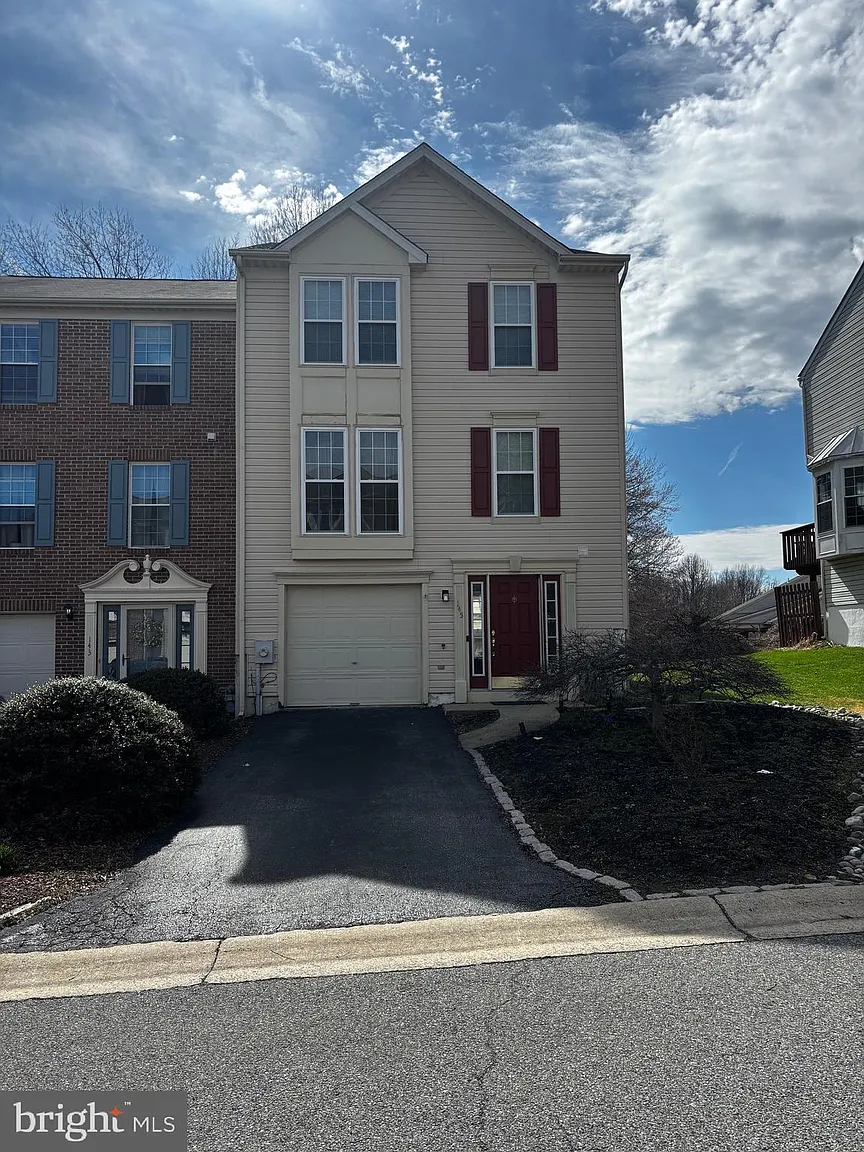 145 Steven Ln photo 1
