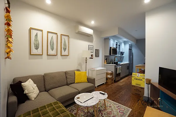 Rented by Rennit Inc. | media 21