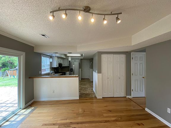 4th image of 8820 Mill Run Dr
