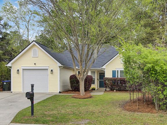 2nd image of 304 Arbor Oaks Dr