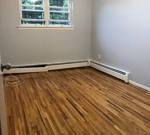 5th image of 713 E 213th St #2