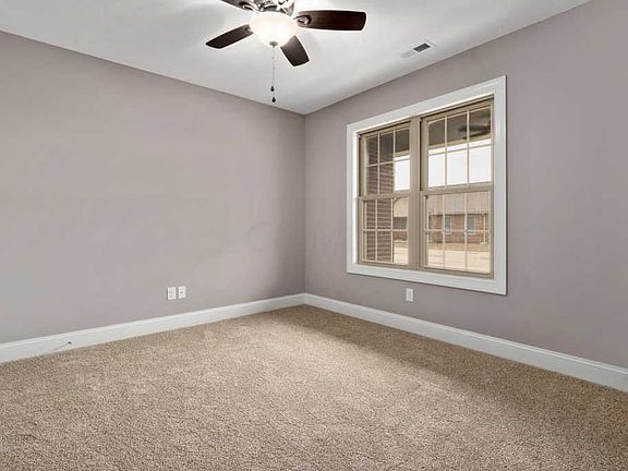 5th image of 293 Coates Ct