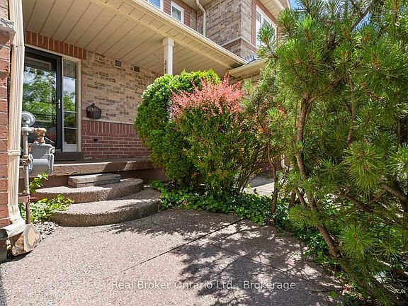 3rd image of 360 Kittridge Rd