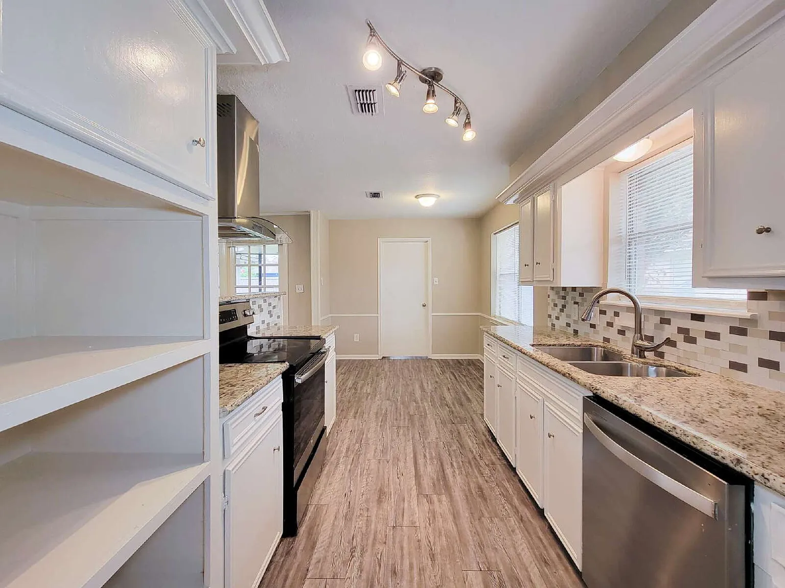 4 bed, 2.0 bath, 1730 sqft, $2,100 — Photo 4