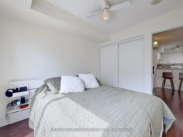 7 Lorraine Dr #2009 — Photo 23