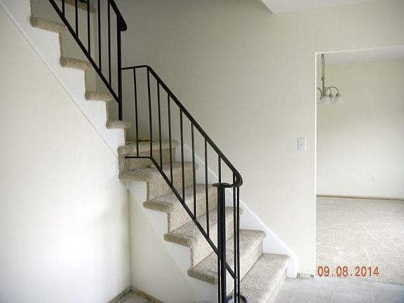 2nd image of 10 Ormand Ave