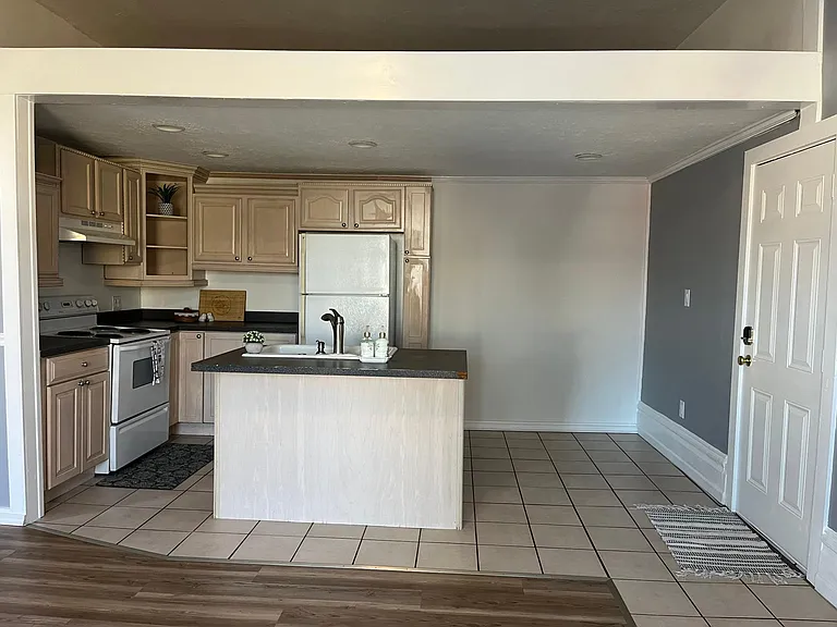 324 Broad St #A — Photo 3
