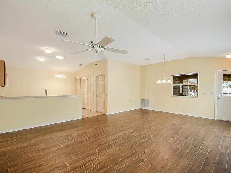 2454 Southern Oak St — Photo 10