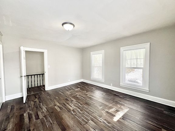 2nd image of 921 W Grand Ave