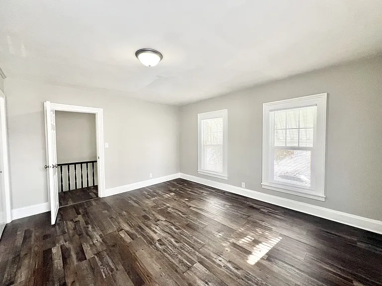 921 W Grand Ave — Photo 2