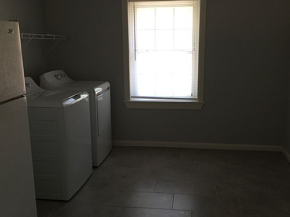 4th image of 928 S Flood Ave APT 4