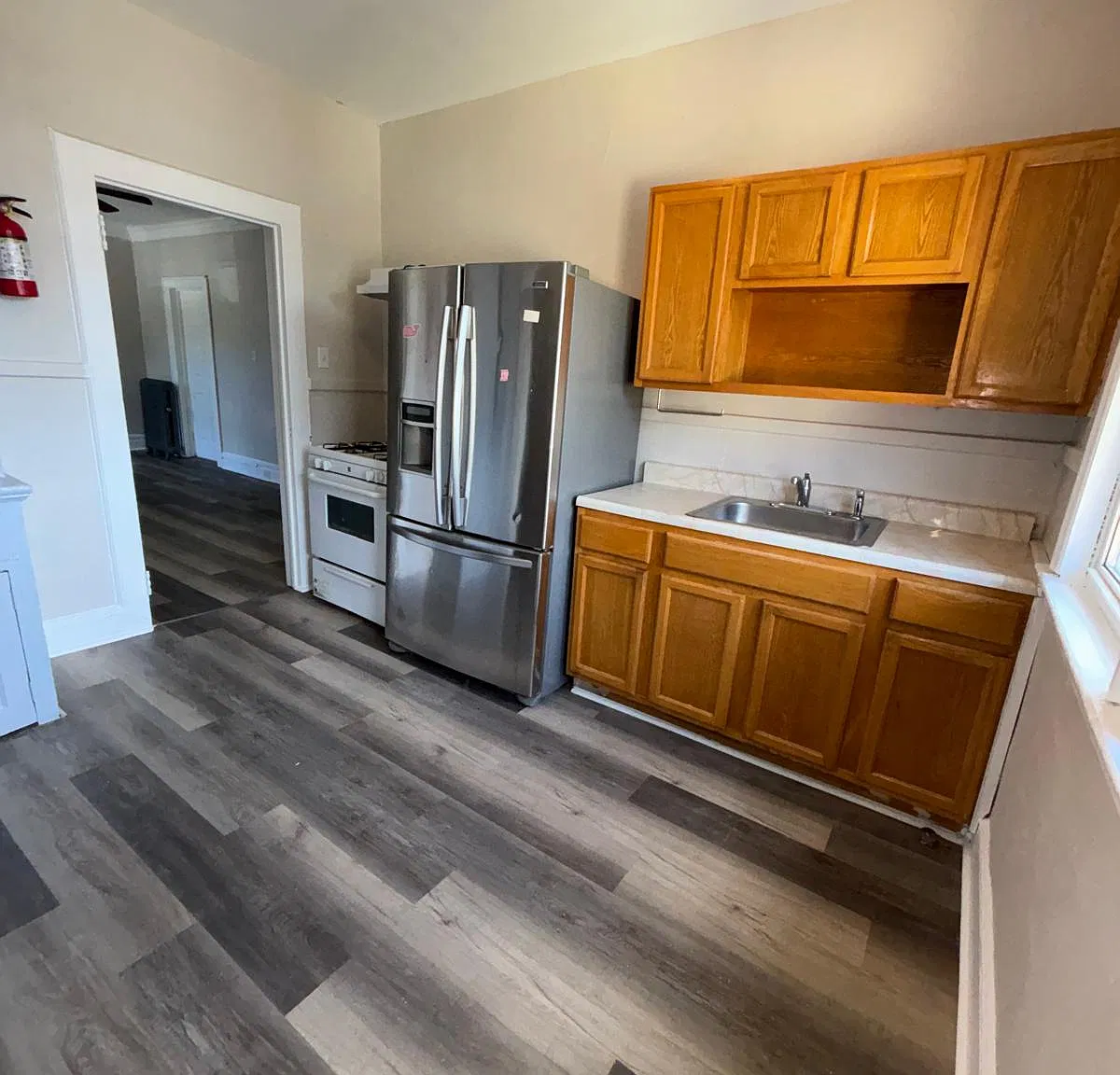 3 bed, 850 sqft, $2,100 — Photo 1