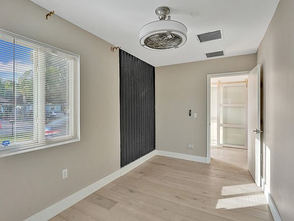 4th image of 512 NW 15th Terrace
