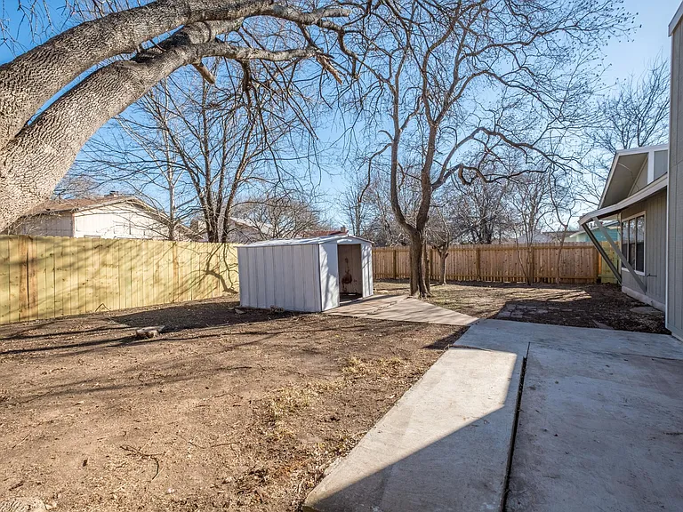 1805 Goodson Ln — Photo 8