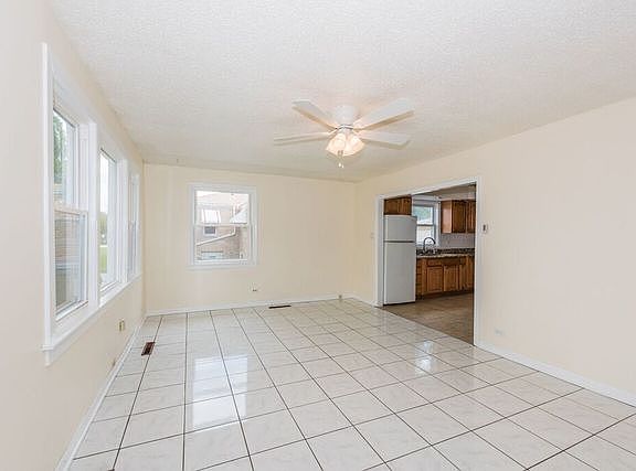 4th image of 321 E Dickens Ave
