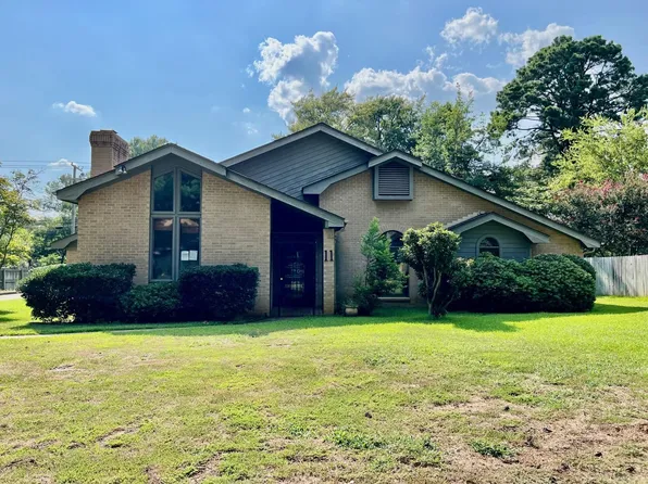 11 Stonegate Dr, Longview, TX 75601