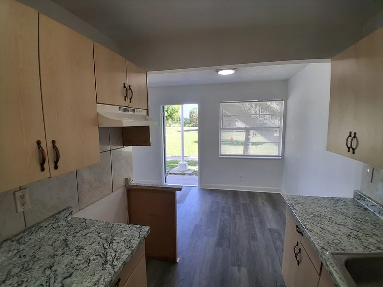 405 SW 13th Pl #112 — Photo 7
