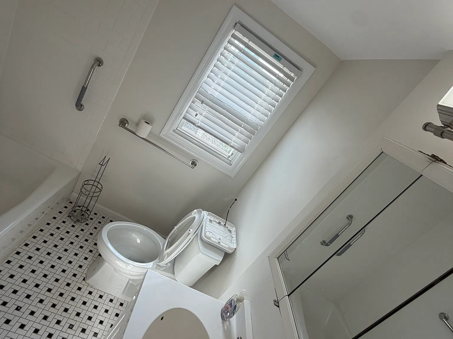 3 bed, $3,200 — Photo 4