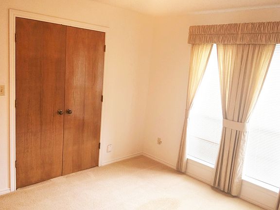 3rd image of 4506 Silverthorn Dr
