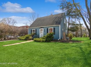 219 James St, Barrington, IL 60010