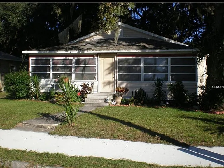 724 McKenzie St — Photo 2