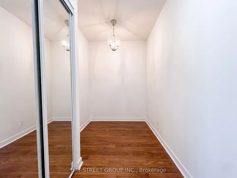 33 Bay St #4205 — Photo 4