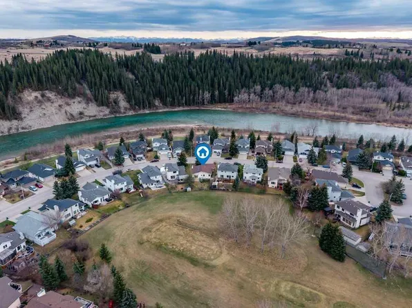 79 SW Riverview Cir, Cochrane, AB T4C 1K4
