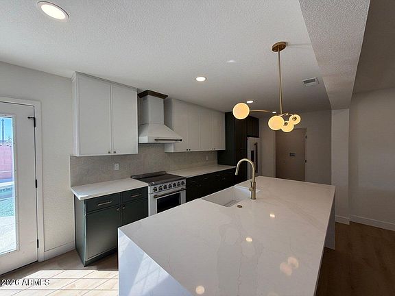 3rd image of 717 W CACTUS WREN Drive