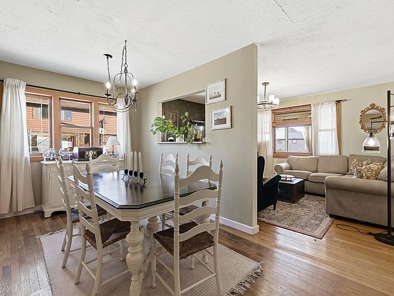 4th image of 325 Grand Ave NE