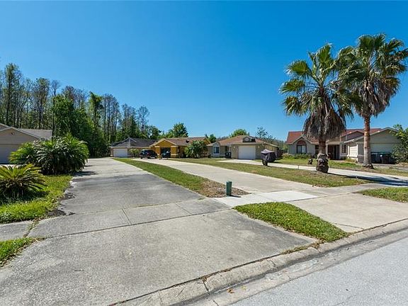 4th image of 928 Ocala Woods Ln