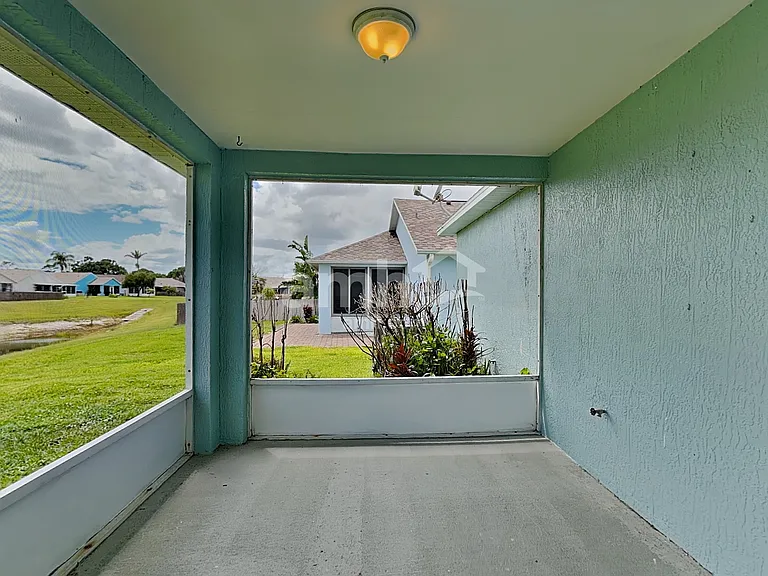 2056 Redwood Cir NE — Photo 15