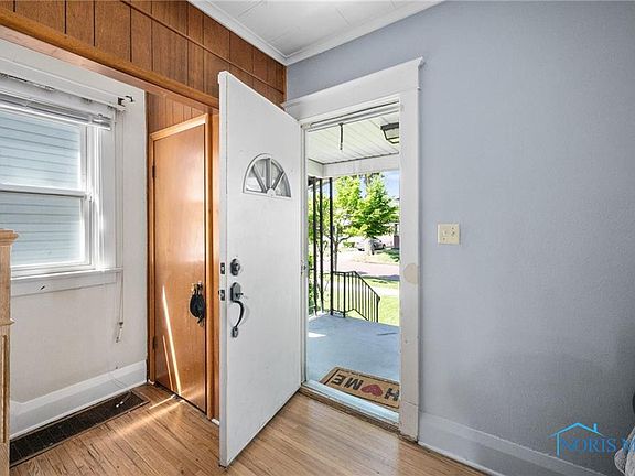 3rd image of 611 Geneva Ave