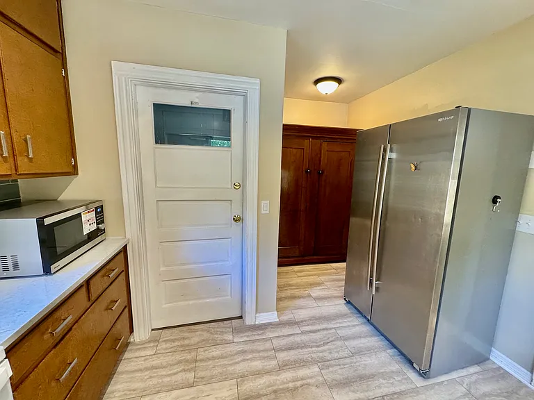 3102 College St — Photo 14