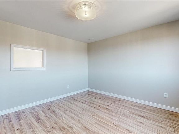 4th image of 1407 Torbay Road