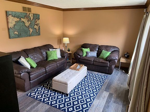 3rd image of 8172 Hearthstone Ct