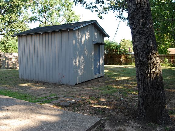 2nd image of 618 Meadowdale Pl