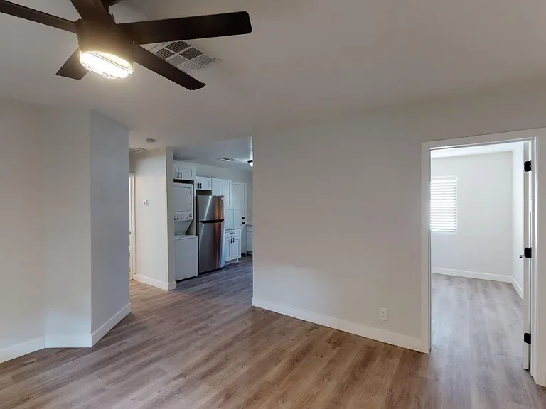 906 E Roma Ave — Photo 68