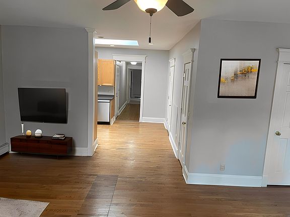 5th image of 276 Sturgis St
