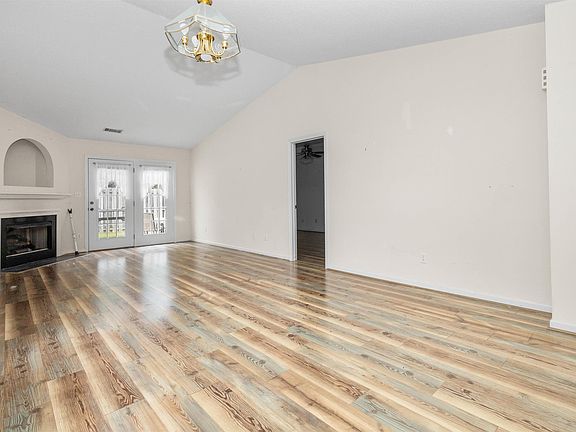 3rd image of 101 Saint Kitts Ct